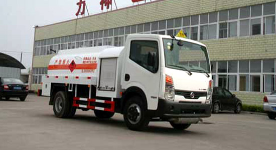 NISSAN運(yùn)油車