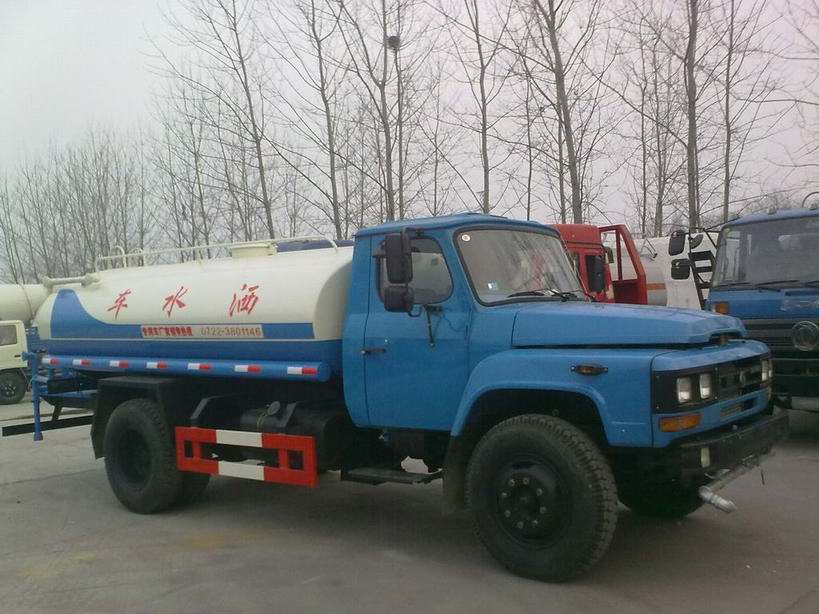 哪公司生產(chǎn)的尖頭灑水車最便宜?價(jià)格最低的8噸灑水車（140）