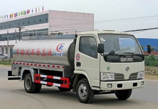 食品級(jí)鮮奶運(yùn)輸車哪里買 液態(tài)食品運(yùn)輸車多少錢？