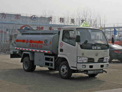 東風(fēng)小霸王油罐車