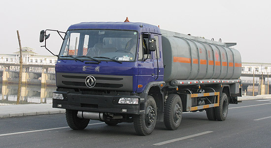 東風(fēng)前雙后單化工液體運輸車