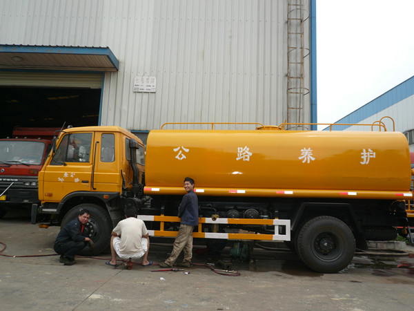 唐山哪里有灑水車賣 東風154大型灑水車配置參數(shù) 15噸灑水車廠家