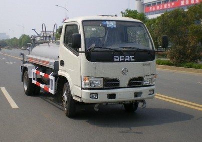 東風多利卡小型8噸灑水車廠家直銷配置參數(shù) 綠化噴灑車價格圖片