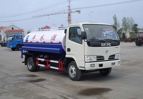 東風(fēng)小霸王灑水車/ 3噸灑水車/小型灑水車報價