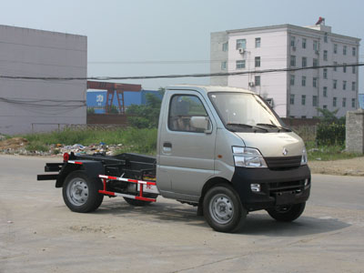 河南周口長安小型鉤臂式垃圾車價格|小型垃圾車廠家