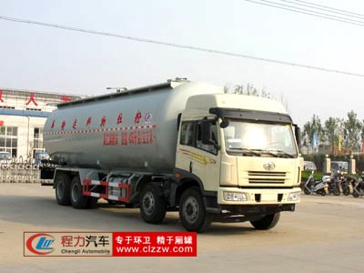 散裝飼料車廠家粉粒物料運(yùn)輸車