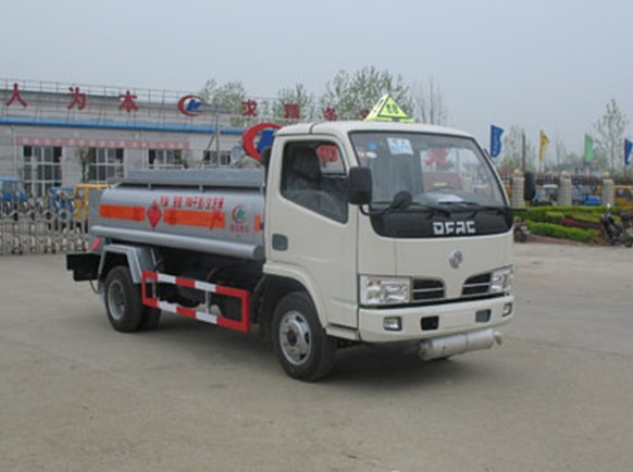 隨車吊 東風(fēng)小霸王隨車吊圖片 東風(fēng)隨車吊報(bào)價(jià) 專業(yè)生產(chǎn)各噸位隨車吊