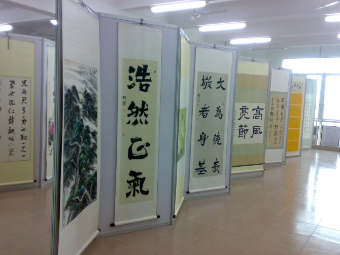 八棱柱掛畫展板租賃，會議展板租賃