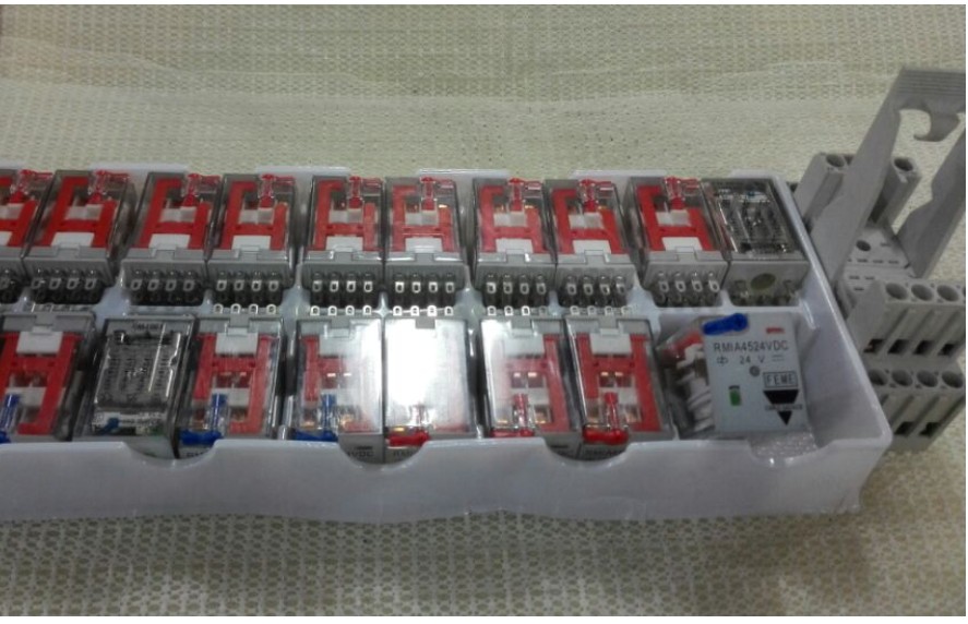 CARLO GAVAZZI 佳樂中間繼電器RMIA21024VDC