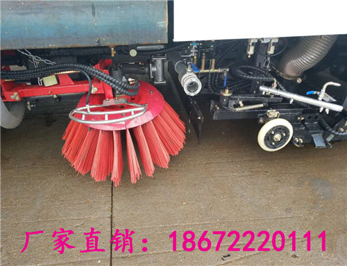 小金霸掃路車出廠價好質(zhì)量的大型洗掃車