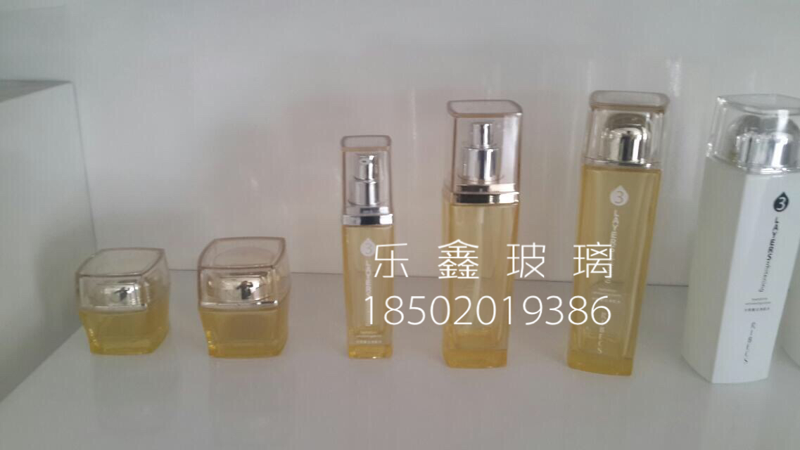 玻璃瓶容器生產(chǎn)，玻璃瓶容器廠家，玻璃瓶容器生產(chǎn)廠家