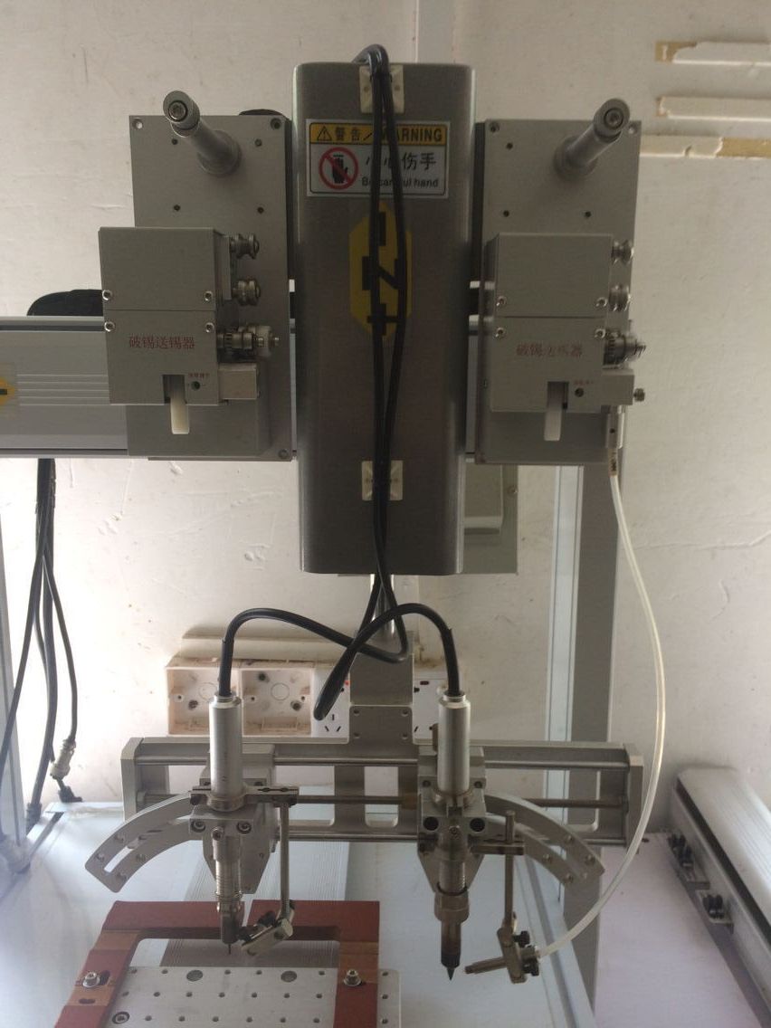 焊錫機機器生產(chǎn)廠家深圳自動焊錫機工作原理視頻工藝點焊送錫機專業(yè)設(shè)備