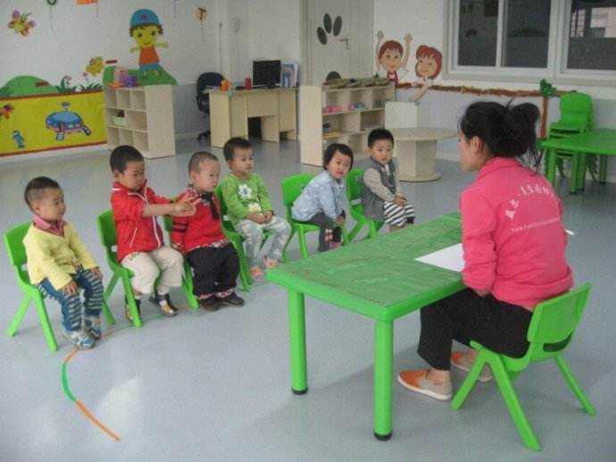 廣西百色幼兒園課桌椅價格/南寧幼兒園課桌椅價格/南寧幼兒課桌椅廠家