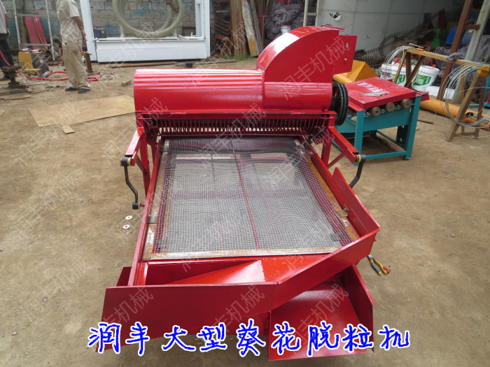 小型家用油葵脫粒機(jī) 油葵脫粒機(jī)的動(dòng)力 柴油機(jī)帶動(dòng)油葵脫粒機(jī)