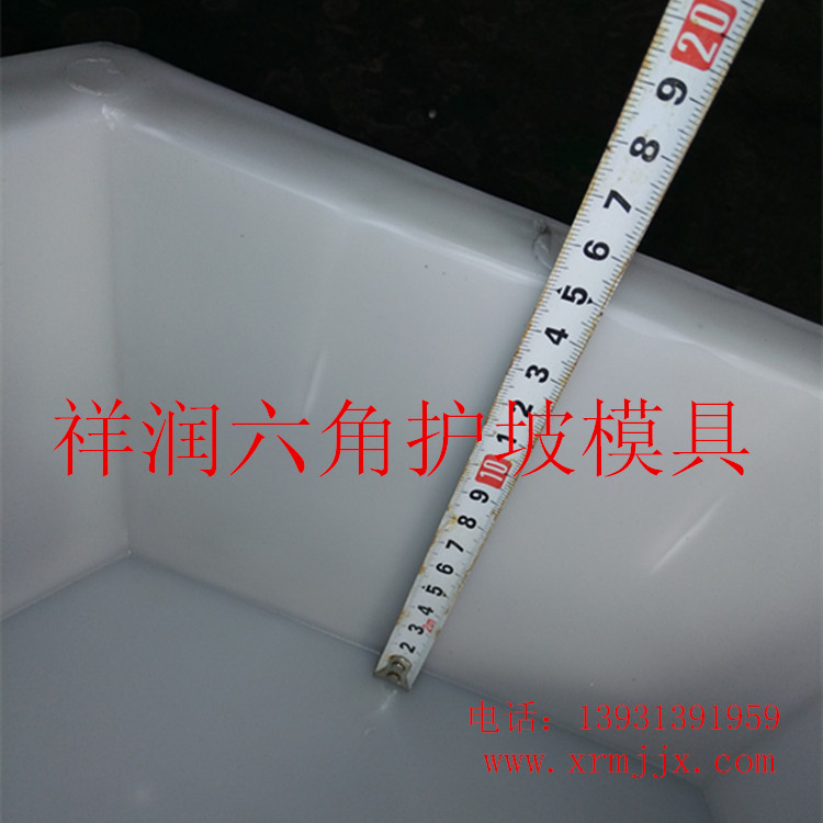 祥潤(rùn)模具機(jī)械廠生產(chǎn)護(hù)坡模具