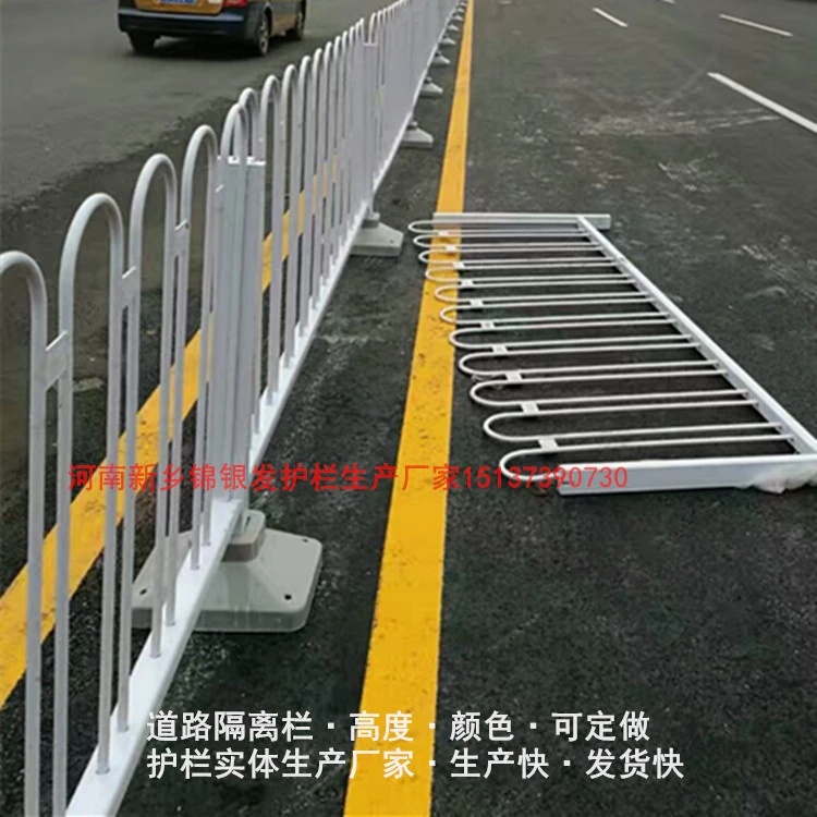 河南廠家直銷京式道路護(hù)欄 鋅鋼護(hù)欄公路護(hù)欄道路護(hù)欄M型N型U型馬路欄桿