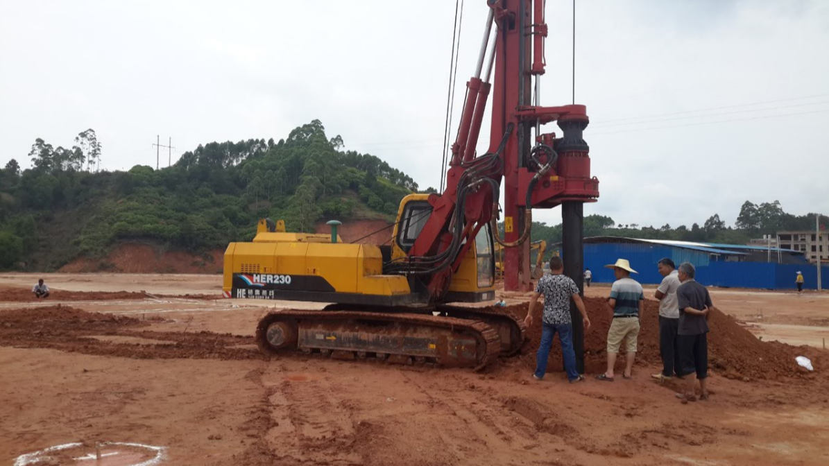 液壓步履式打樁機 旋挖鉆機 |基礎(chǔ)建筑機械(查看)