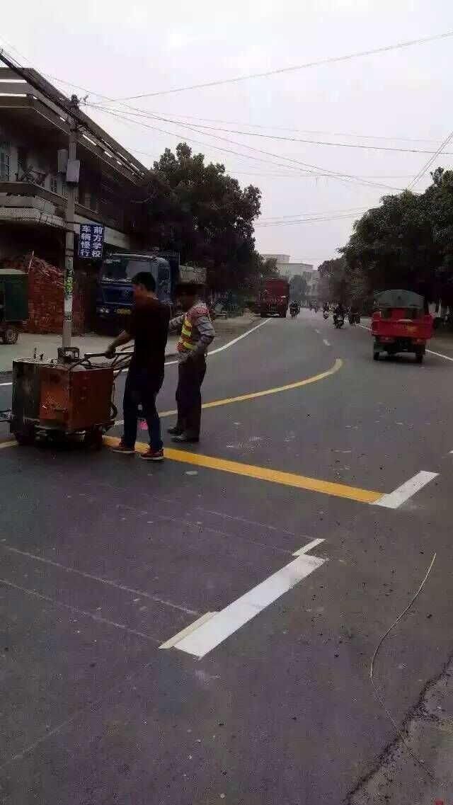 惠州瀝青路車位劃線，惠州停車位劃線價格，承接惠州車庫道路畫線廠家