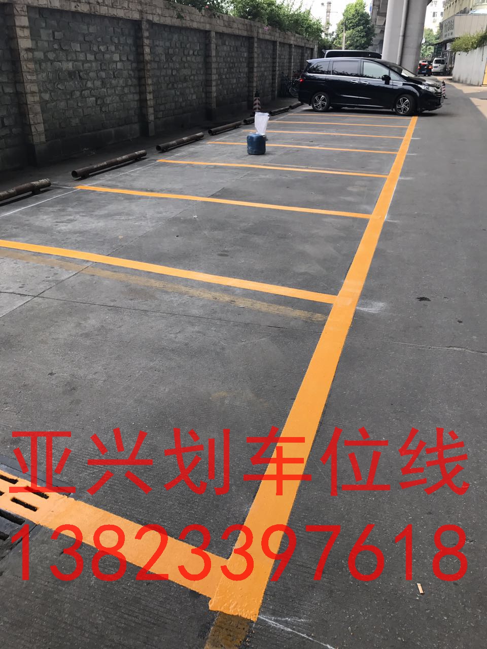 找停車場劃線施工價格/道路劃線漆優(yōu)惠多多