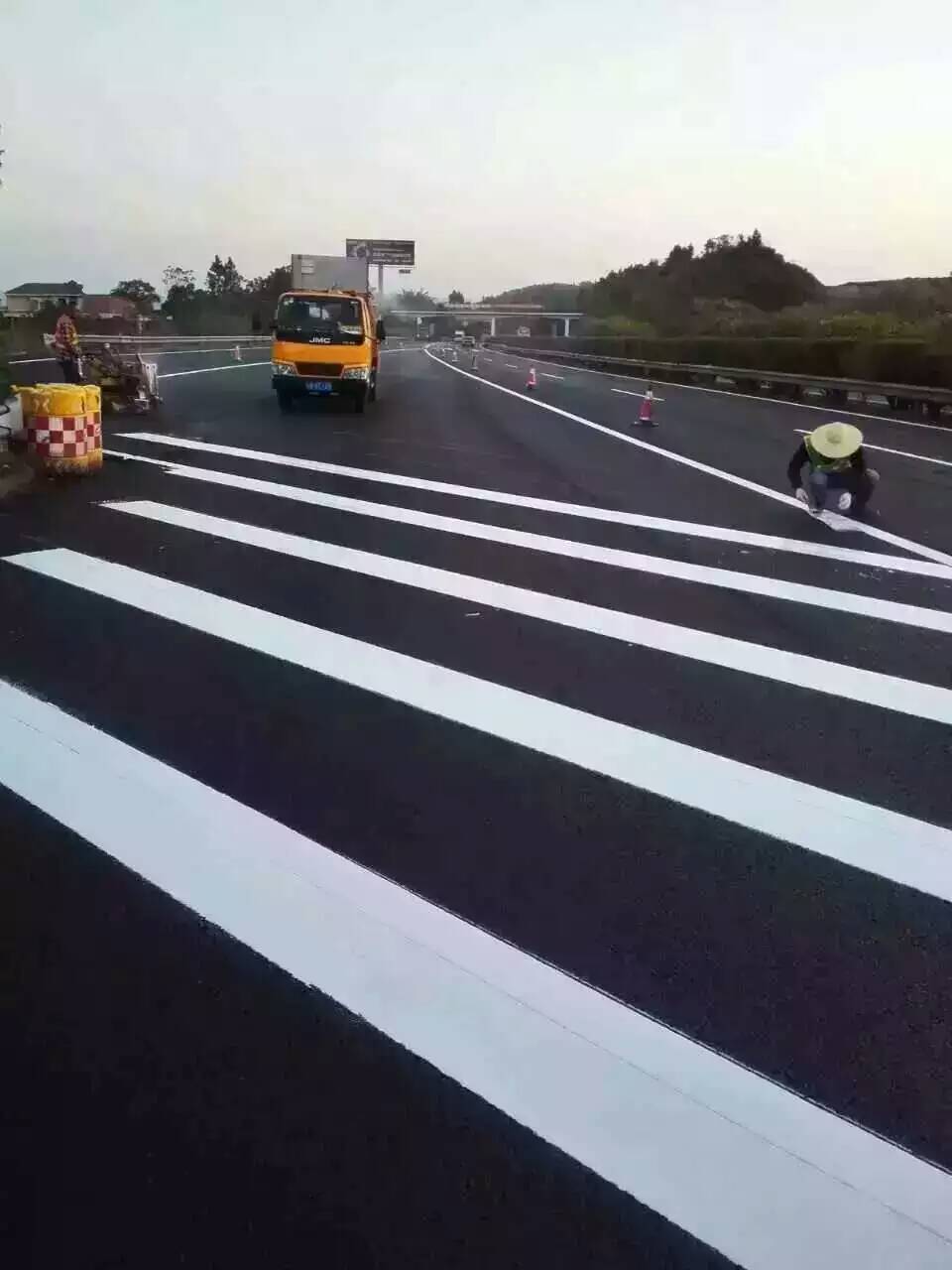 福田馬路標(biāo)線 福田校區(qū)道路劃減速線 交通標(biāo)線 車位劃線