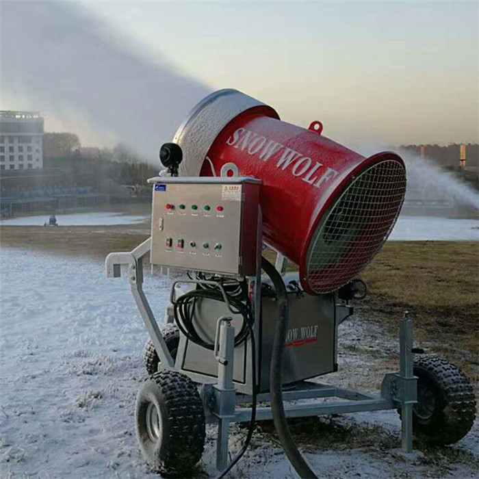 滑雪場戲雪樂園造雪機(jī)介紹 不凍結(jié)造雪機(jī)