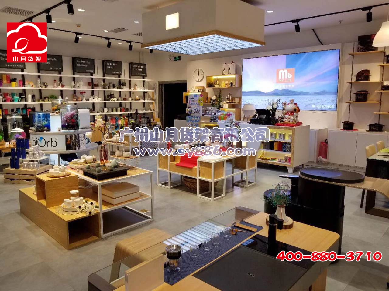 2018年新款店面裝修，定做貨架、精品店貨架，名創(chuàng)優(yōu)品貨架