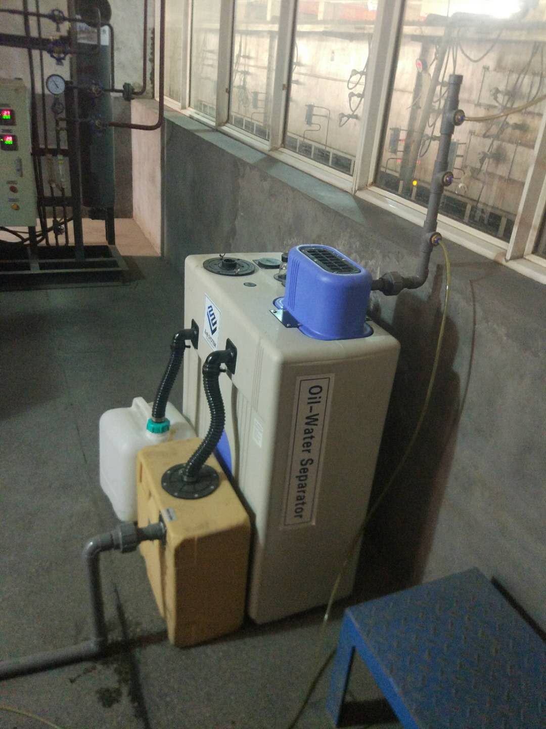 柳州空壓機(jī)油水分離器工作原理