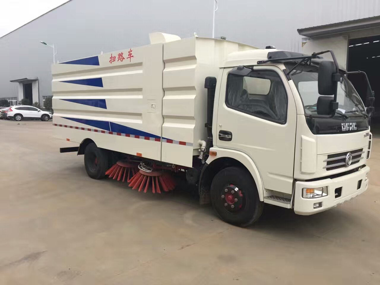 江蘇掃路車(chē)廠家直銷(xiāo)各式掃路車(chē)