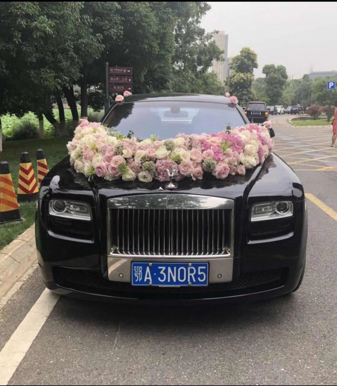 婚禮租車完美婚禮需要一隊(duì)美麗的婚車大唐朝租車為你服務(wù)