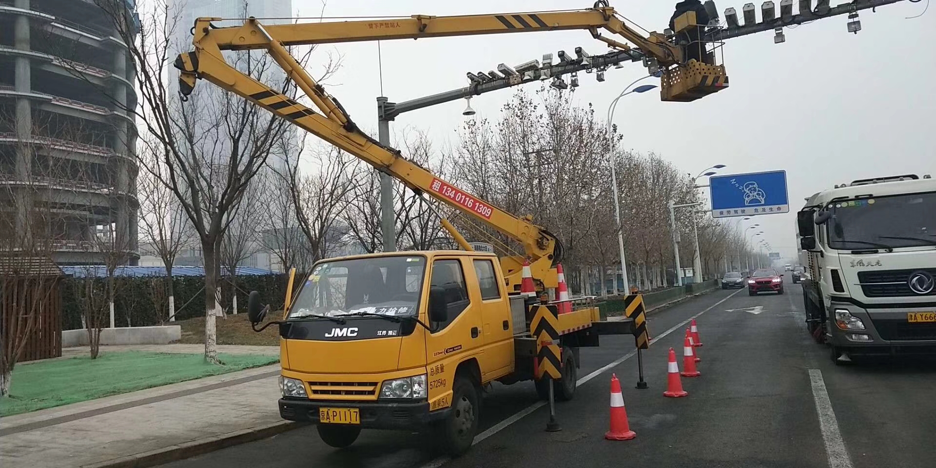 北京路燈維修車出租租賃加標(biāo)