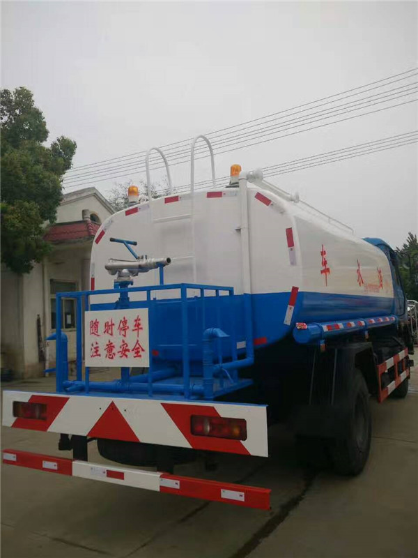 東風(fēng)5噸灑水車10噸灑水車