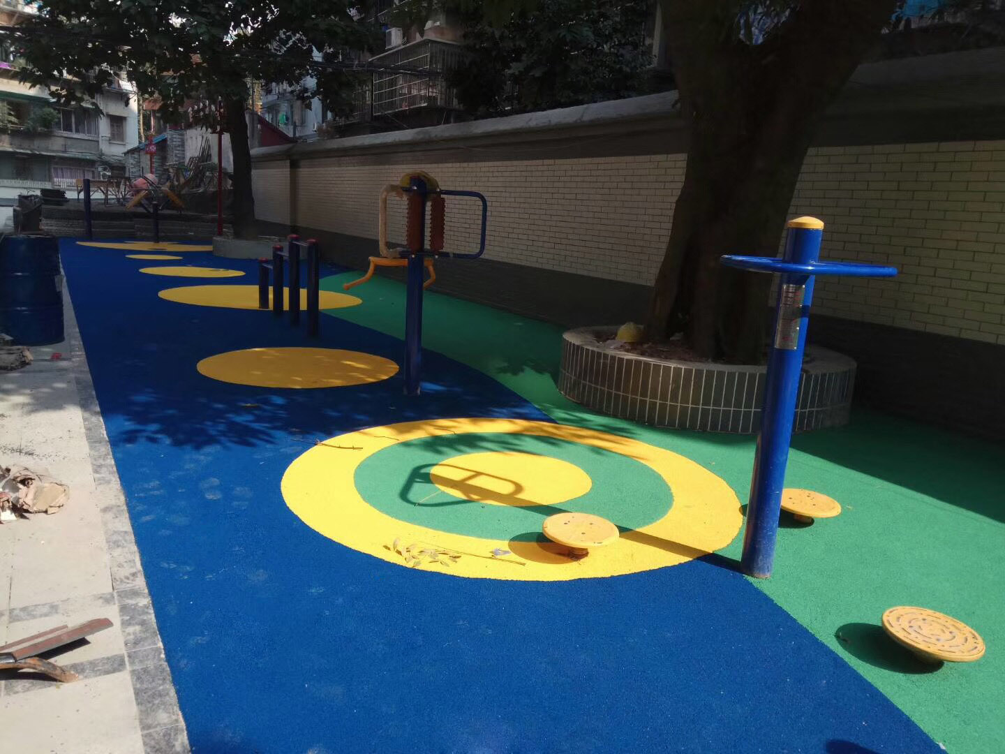 瀘州宜賓幼兒園橡膠地面 EPDM彩色顆粒橡膠 EPDM籃球場 環(huán)保橡膠顆粒施工
