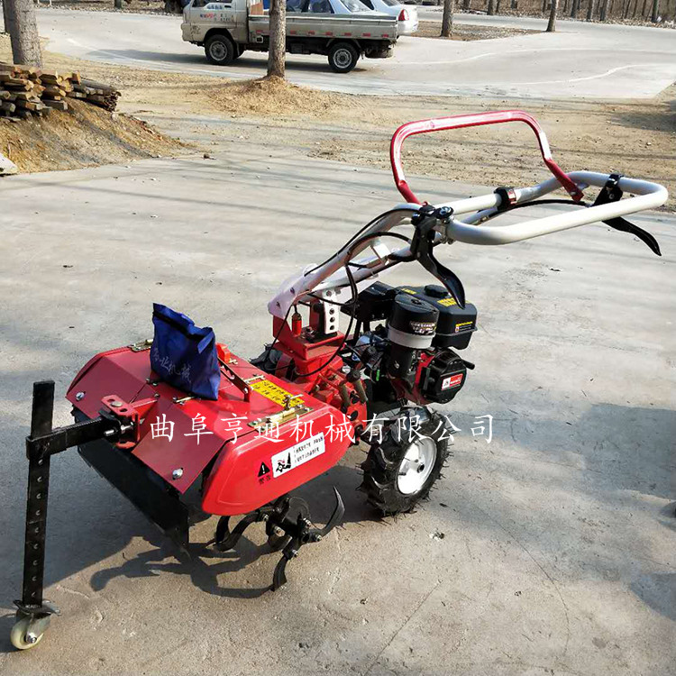 山東四驅(qū)汽油微耕機 除草汽油多功能除草旋耕機 操作簡單