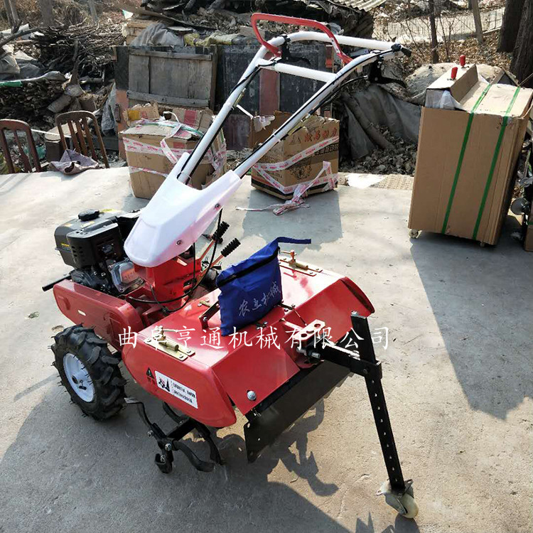 優(yōu)質(zhì)山地種植除草松土機(jī) 小型農(nóng)用汽油微耕機(jī) 自走式旋耕機(jī)圖片