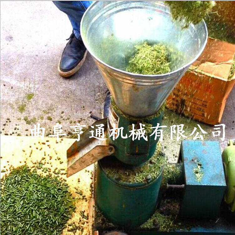 熱銷多功能豬飼料顆粒機(jī)  小型雜草顆粒飼料機(jī)效果好