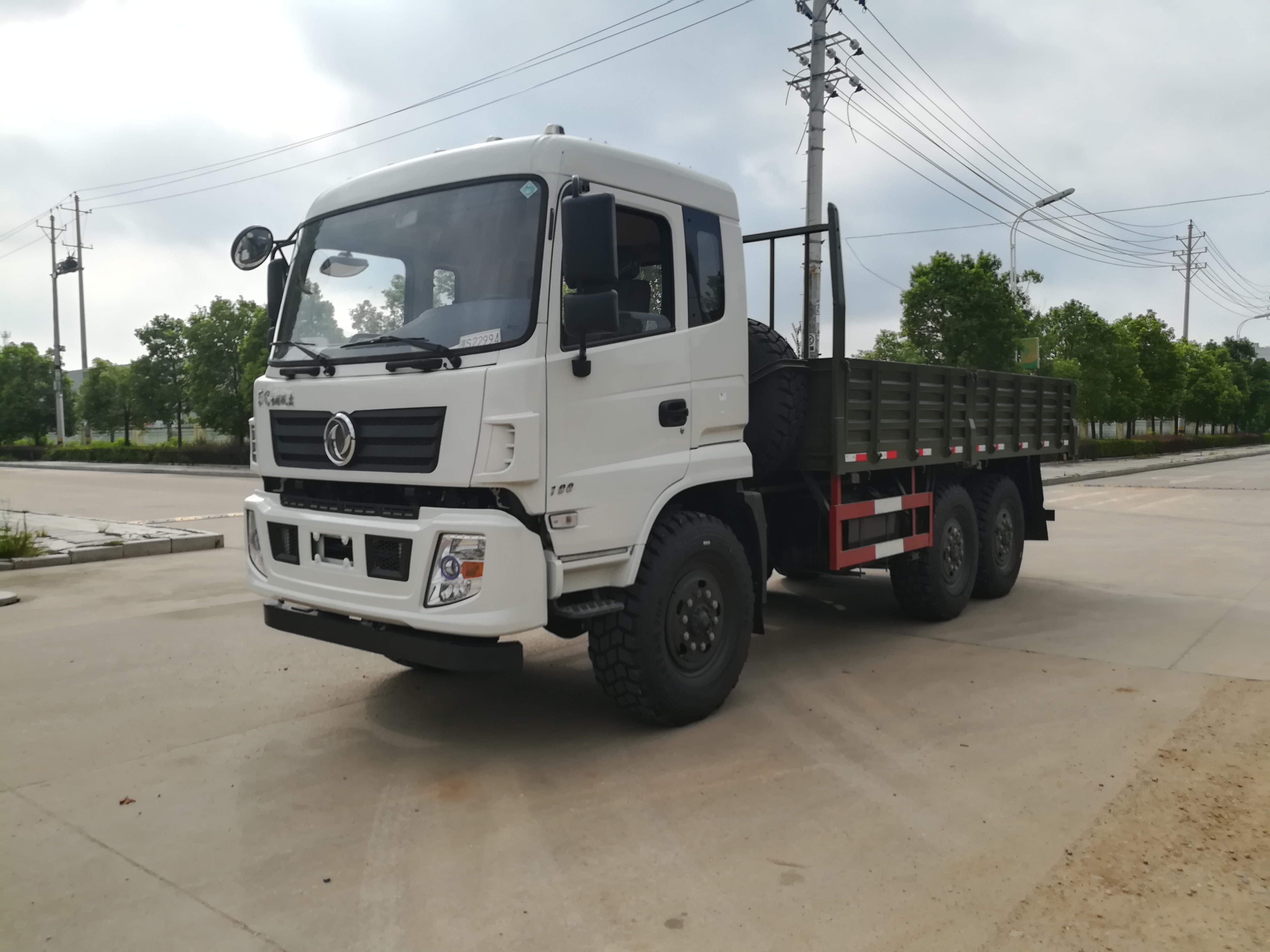 東風(fēng)6驅(qū)卡車、六驅(qū)越野載貨車、東風(fēng)越野沙漠車直銷