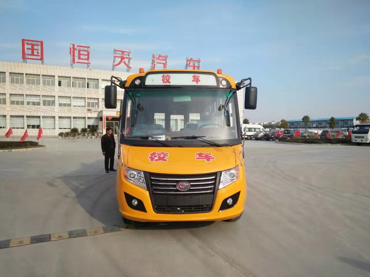 榆林19座小學(xué)生校車報價19座小學(xué)生校車配置19座校車多少錢一輛？