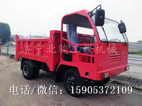 四不像拉砂石運(yùn)輸車，四缸四驅(qū)翻斗車