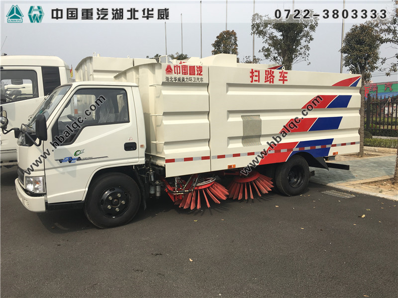 江鈴新順達(dá)掃路車價(jià)格_環(huán)衛(wèi)部門專用掃路車圖片