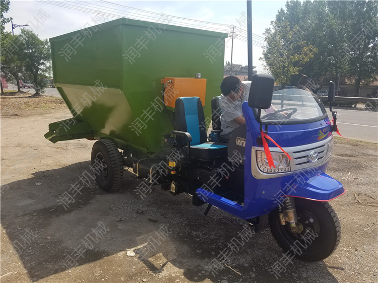 養(yǎng)殖飼料撒料車 牛羊撒料機