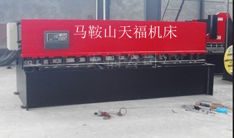 1X1300電動(dòng)剪板機(jī)廠，安徽機(jī)械剪板機(jī)型號(hào)，呂梁剪板機(jī)價(jià)格