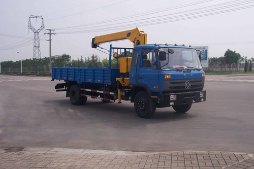 東風(fēng)153型隨車起重運(yùn)輸車