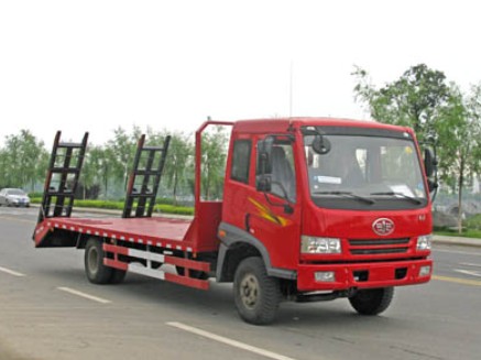 蕪湖解放平板運(yùn)輸車價(jià)格/鉤機(jī)運(yùn)輸車廠家直銷