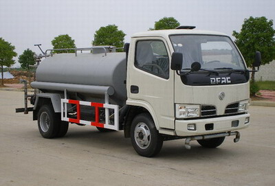 東風(fēng)各個(gè)型號(hào)的灑水車，9噸單橋運(yùn)水車，15噸后雙橋飲用水運(yùn)輸車參數(shù)