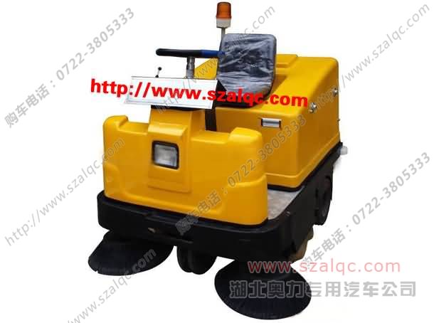 奧力1750型電動(dòng)掃地車↑小型電動(dòng)掃路車↑廣場(chǎng)掃路車