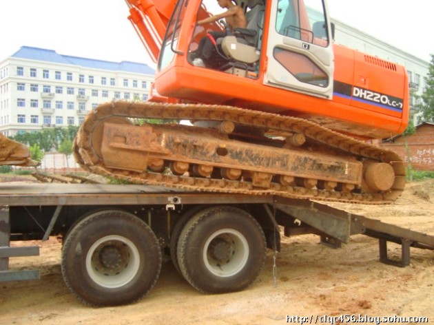 湖南岳陽(yáng)廠家直銷解放前四后八挖機(jī)運(yùn)輸車，解放前四后八挖機(jī)運(yùn)輸車圖片、價(jià)格