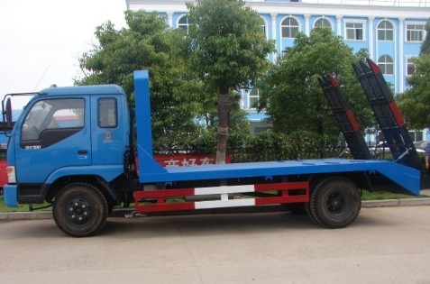 平板運(yùn)輸車廠家中小型挖機(jī)拖板車廠家現(xiàn)車低價(jià)直銷