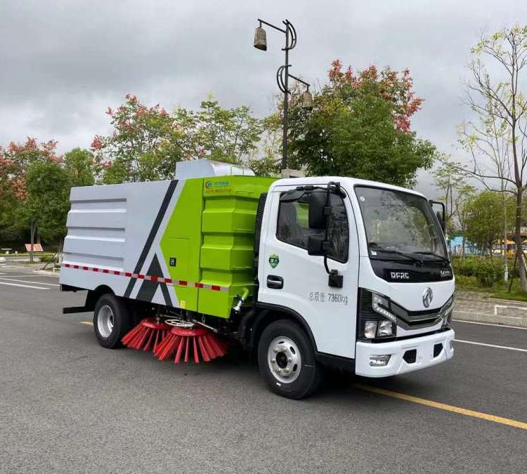 東風(fēng)5方小型掃路車 適合學(xué)校小區(qū) 廠區(qū)路面清掃 操作簡(jiǎn)單靈活