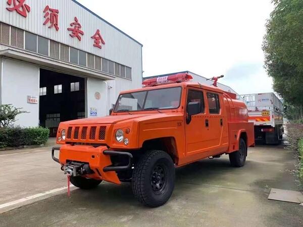 勇士四驅(qū)森林消防車 遠(yuǎn)程供水消防車配置價(jià)格