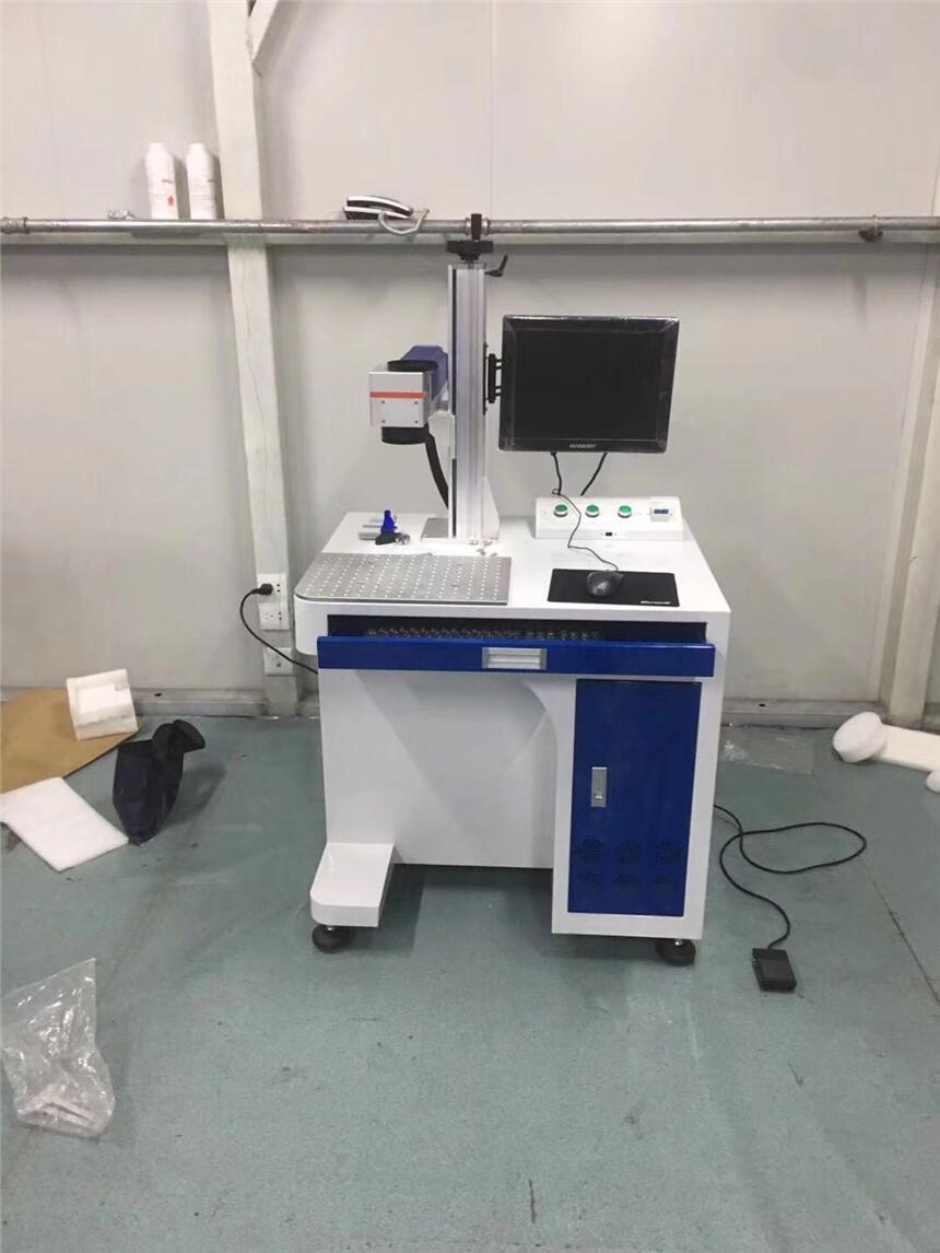 柜式激光打標(biāo)機(jī)圖片】塑料激光刻字機(jī)價格 南京市光久激光